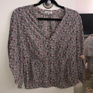 Quarter length sleeve floral top